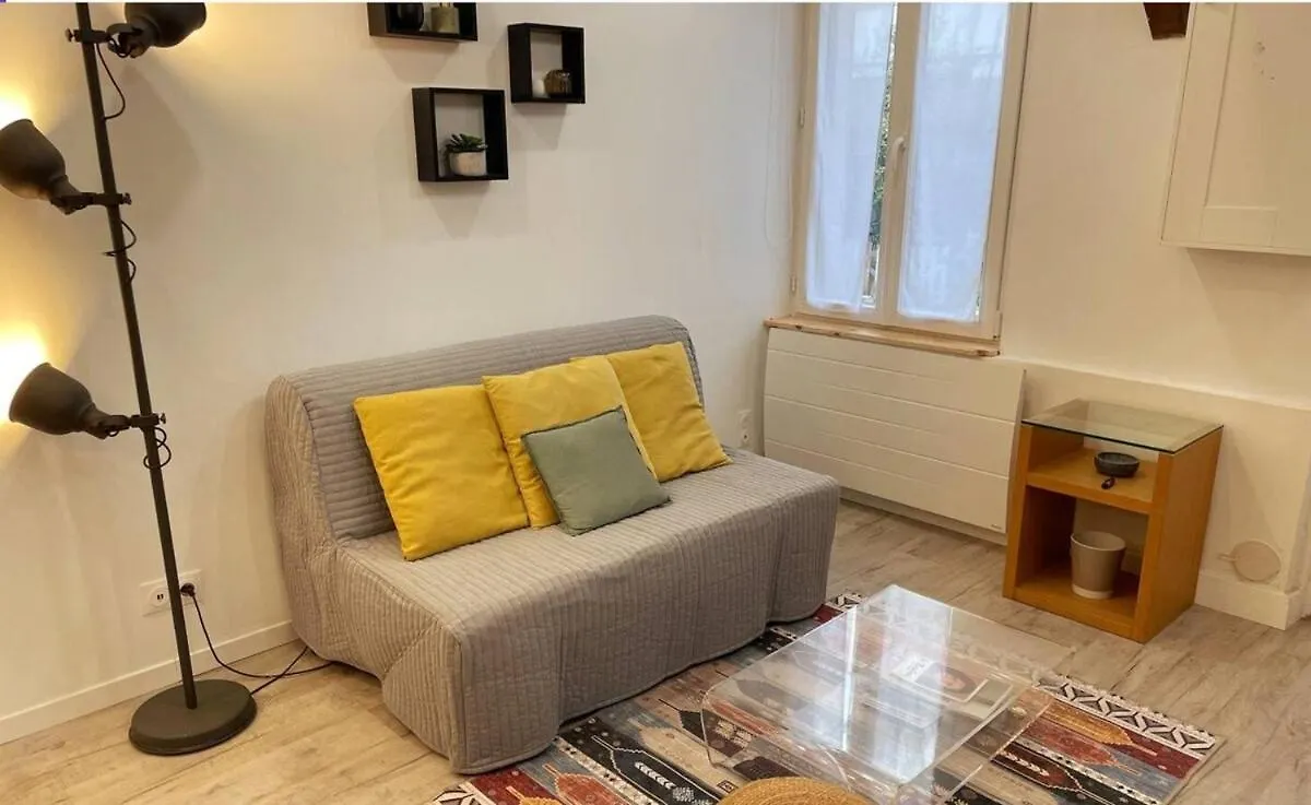 Apartment On Rue Morvan Paris
