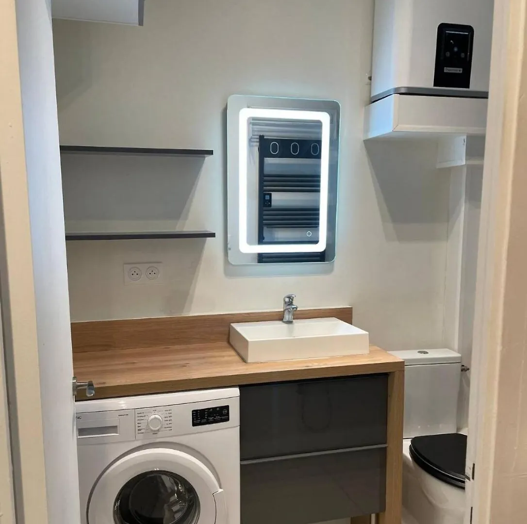 Apartment On Rue Morvan Paris
