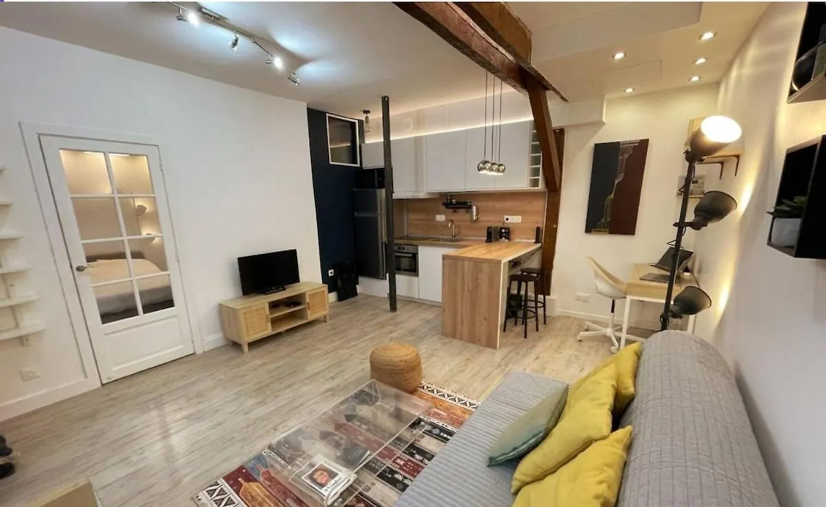 Apartment On Rue Morvan contacts
